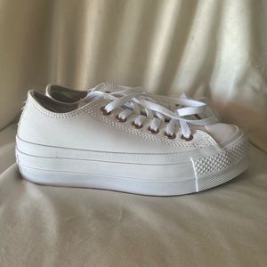 White Chuck Platform Converse Size 5.5